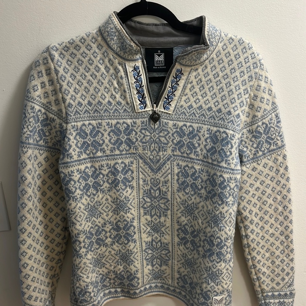 Beautiful Dale of Norway Peace Women’s Knit Sweater